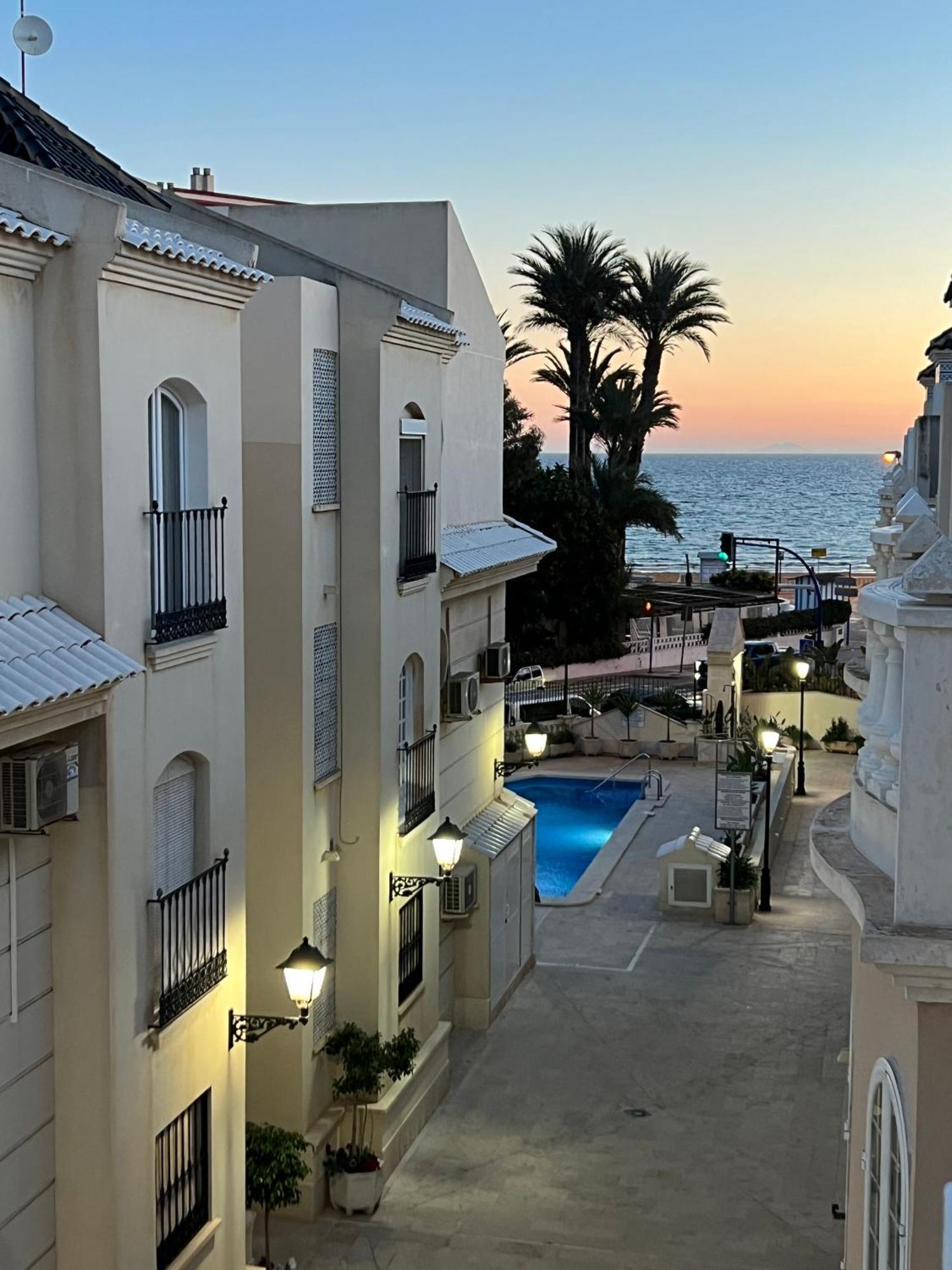 Amazing Penthouse On The Beach, Sea Views, Wifi, Airconditioning And Parking Torrevieja Zewnętrze zdjęcie